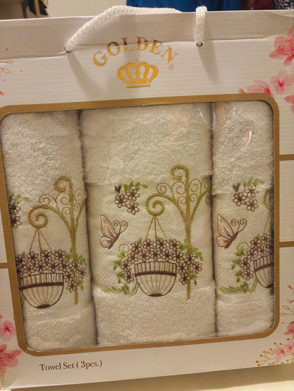 Floral Embroidered Cream Towel Set (3 pcs.)